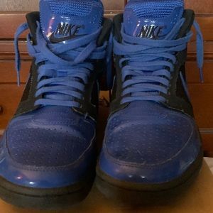 Men’s Authentic Nike Sneakers worn once, Size 12, very good condition.